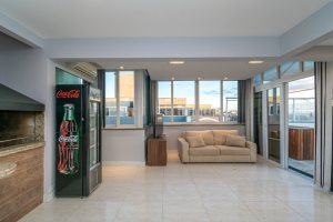 Cobertura à venda com 150m², 3 dormitórios, 1 suíte, 2 vagas, no bairro Tristeza em Porto Alegre