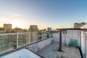 Cobertura à venda com 150m², 3 dormitórios, 1 suíte, 2 vagas, no bairro Tristeza em Porto Alegre