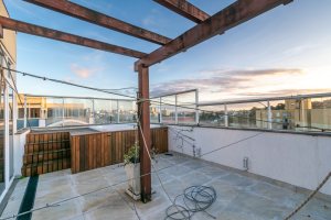 Cobertura à venda com 150m², 3 dormitórios, 1 suíte, 2 vagas, no bairro Tristeza em Porto Alegre