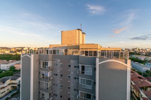 Cobertura à venda com 150m², 3 dormitórios, 1 suíte, 2 vagas, no bairro Tristeza em Porto Alegre