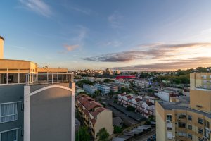 Cobertura à venda com 150m², 3 dormitórios, 1 suíte, 2 vagas, no bairro Tristeza em Porto Alegre