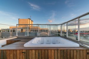 Cobertura à venda com 150m², 3 dormitórios, 1 suíte, 2 vagas, no bairro Tristeza em Porto Alegre