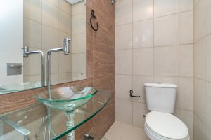 Cobertura à venda com 150m², 3 dormitórios, 1 suíte, 2 vagas, no bairro Tristeza em Porto Alegre