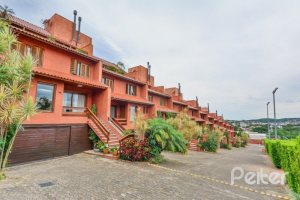 Casa em Condomínio à venda com 382m², 4 dormitórios, 1 suíte, 3 vagas, no bairro Cristal em PORTO ALEGRE