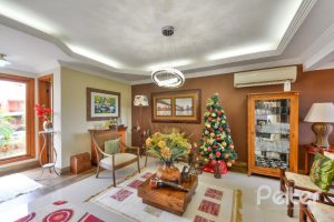 Casa em Condomínio à venda com 382m², 4 dormitórios, 1 suíte, 3 vagas, no bairro Cristal em PORTO ALEGRE