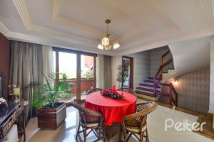 Casa em Condomínio à venda com 382m², 4 dormitórios, 1 suíte, 3 vagas, no bairro Cristal em PORTO ALEGRE