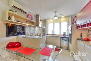 Casa em Condomínio à venda com 382m², 4 dormitórios, 1 suíte, 3 vagas, no bairro Cristal em PORTO ALEGRE