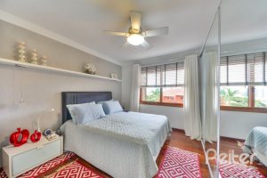 Casa em Condomínio à venda com 382m², 4 dormitórios, 1 suíte, 3 vagas, no bairro Cristal em PORTO ALEGRE