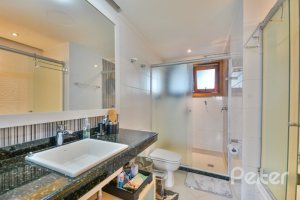 Casa em Condomínio à venda com 382m², 4 dormitórios, 1 suíte, 3 vagas, no bairro Cristal em PORTO ALEGRE