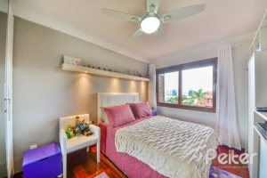 Casa em Condomínio à venda com 382m², 4 dormitórios, 1 suíte, 3 vagas, no bairro Cristal em PORTO ALEGRE