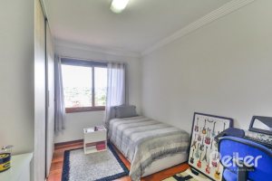 Casa em Condomínio à venda com 382m², 4 dormitórios, 1 suíte, 3 vagas, no bairro Cristal em PORTO ALEGRE