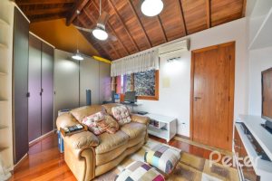 Casa em Condomínio à venda com 382m², 4 dormitórios, 1 suíte, 3 vagas, no bairro Cristal em PORTO ALEGRE