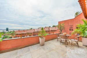 Casa em Condomínio à venda com 382m², 4 dormitórios, 1 suíte, 3 vagas, no bairro Cristal em PORTO ALEGRE