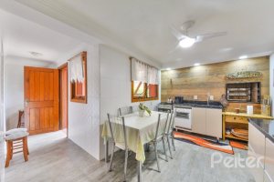 Casa em Condomínio à venda com 382m², 4 dormitórios, 1 suíte, 3 vagas, no bairro Cristal em PORTO ALEGRE