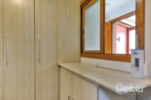 Casa em Condomínio à venda com 382m², 4 dormitórios, 1 suíte, 3 vagas, no bairro Cristal em PORTO ALEGRE