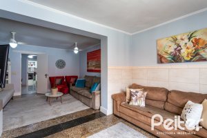 Casa em Condomínio à venda com 198m², 3 dormitórios, 1 suíte, 3 vagas, no bairro Ipanema em Porto Alegre