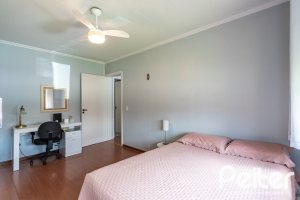 Casa em Condomínio à venda com 198m², 3 dormitórios, 1 suíte, 3 vagas, no bairro Ipanema em Porto Alegre