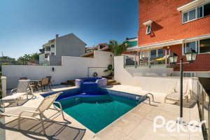 Casa em Condomínio à venda com 379m², 3 dormitórios, 1 suíte, 3 vagas, no bairro Nonoai em Porto Alegre