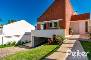 Casa em Condomínio à venda com 379m², 3 dormitórios, 1 suíte, 3 vagas, no bairro Nonoai em Porto Alegre