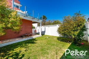 Casa em Condomínio à venda com 379m², 3 dormitórios, 1 suíte, 3 vagas, no bairro Nonoai em Porto Alegre