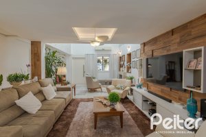 Casa à venda com 268m², 3 dormitórios, 2 suítes, 2 vagas, no bairro Ipanema em Porto Alegre