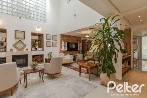 Casa à venda com 268m², 3 dormitórios, 2 suítes, 2 vagas, no bairro Ipanema em Porto Alegre