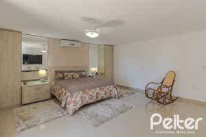 Casa à venda com 268m², 3 dormitórios, 2 suítes, 2 vagas, no bairro Ipanema em Porto Alegre