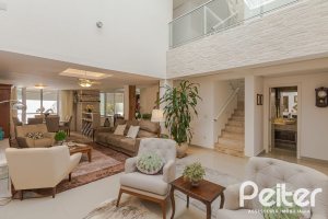 Casa à venda com 268m², 3 dormitórios, 2 suítes, 2 vagas, no bairro Ipanema em Porto Alegre