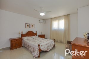 Casa à venda com 268m², 3 dormitórios, 2 suítes, 2 vagas, no bairro Ipanema em Porto Alegre