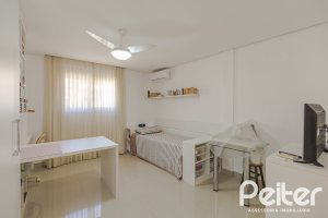 Casa à venda com 268m², 3 dormitórios, 2 suítes, 2 vagas, no bairro Ipanema em Porto Alegre