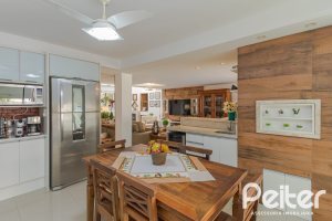 Casa à venda com 268m², 3 dormitórios, 2 suítes, 2 vagas, no bairro Ipanema em Porto Alegre