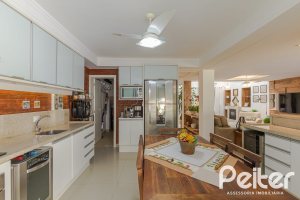 Casa à venda com 268m², 3 dormitórios, 2 suítes, 2 vagas, no bairro Ipanema em Porto Alegre