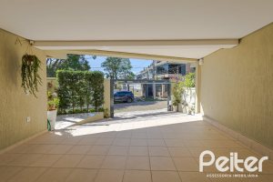 Casa à venda com 268m², 3 dormitórios, 2 suítes, 2 vagas, no bairro Ipanema em Porto Alegre