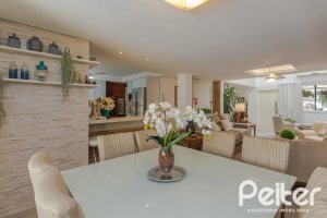 Casa à venda com 268m², 3 dormitórios, 2 suítes, 2 vagas, no bairro Ipanema em Porto Alegre