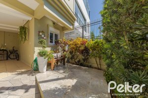 Casa à venda com 268m², 3 dormitórios, 2 suítes, 2 vagas, no bairro Ipanema em Porto Alegre