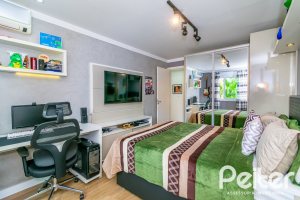 Casa à venda com 190m², 3 dormitórios, 3 suítes, 4 vagas, no bairro Jardim Isabel em Porto Alegre