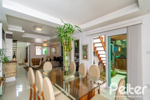 Casa à venda com 190m², 3 dormitórios, 3 suítes, 4 vagas, no bairro Jardim Isabel em Porto Alegre