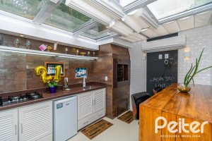 Casa à venda com 190m², 3 dormitórios, 3 suítes, 4 vagas, no bairro Jardim Isabel em Porto Alegre