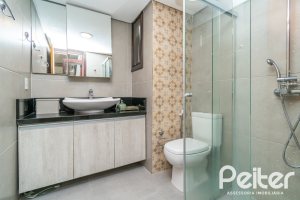 Casa em Condomínio à venda com 226m², 3 dormitórios, 2 suítes, 2 vagas, no bairro Vila Assunção em Porto Alegre