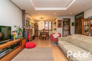 Casa em Condomínio à venda com 226m², 3 dormitórios, 2 suítes, 2 vagas, no bairro Vila Assunção em Porto Alegre