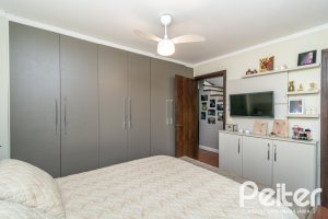 Casa em Condomínio à venda com 226m², 3 dormitórios, 2 suítes, 2 vagas, no bairro Vila Assunção em Porto Alegre