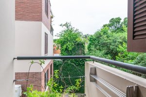 Casa em Condomínio à venda com 226m², 3 dormitórios, 2 suítes, 2 vagas, no bairro Vila Assunção em Porto Alegre