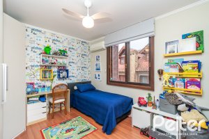 Casa em Condomínio à venda com 226m², 3 dormitórios, 2 suítes, 2 vagas, no bairro Vila Assunção em Porto Alegre