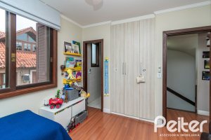 Casa em Condomínio à venda com 226m², 3 dormitórios, 2 suítes, 2 vagas, no bairro Vila Assunção em Porto Alegre