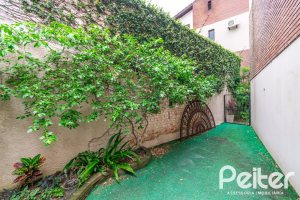 Casa em Condomínio à venda com 226m², 3 dormitórios, 2 suítes, 2 vagas, no bairro Vila Assunção em Porto Alegre