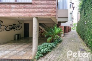 Casa em Condomínio à venda com 226m², 3 dormitórios, 2 suítes, 2 vagas, no bairro Vila Assunção em Porto Alegre