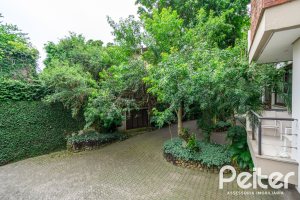 Casa em Condomínio à venda com 226m², 3 dormitórios, 2 suítes, 2 vagas, no bairro Vila Assunção em Porto Alegre