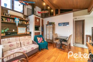 Casa em Condomínio à venda com 226m², 3 dormitórios, 2 suítes, 2 vagas, no bairro Vila Assunção em Porto Alegre