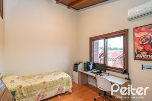 Casa em Condomínio à venda com 226m², 3 dormitórios, 2 suítes, 2 vagas, no bairro Vila Assunção em Porto Alegre