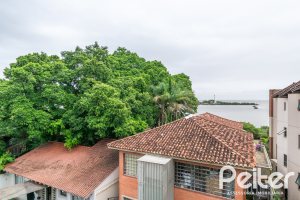 Casa em Condomínio à venda com 226m², 3 dormitórios, 2 suítes, 2 vagas, no bairro Vila Assunção em Porto Alegre